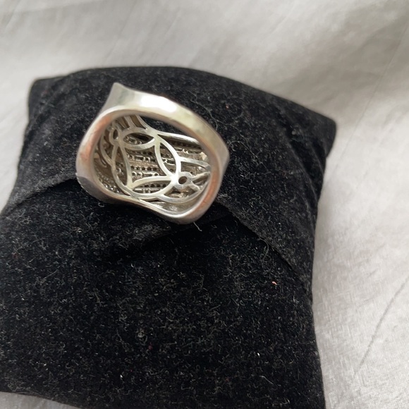 Ring - Picture 3 of 3